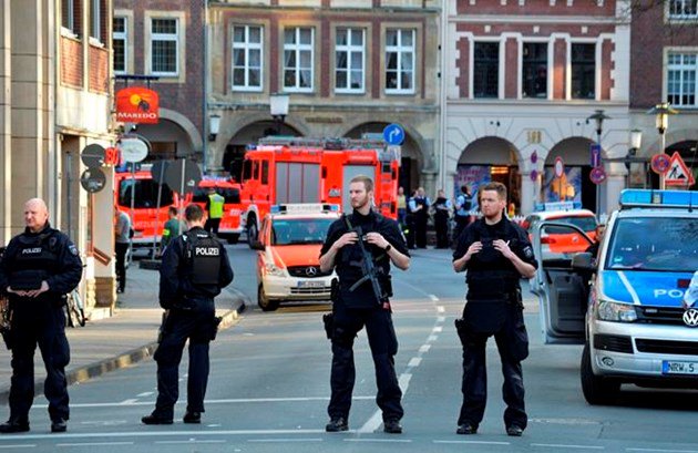 Germany seeks motive after van crashes into crowd, killing 2.  ottawamatters.com/world-news/ger… https://t.co/cgA08r0tPu