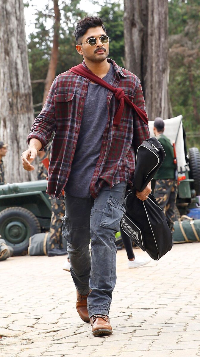BunnyFreak3's tweet photo. RT @TrendsAlluArjun: Versatile and Stylish Actor of Indian cinema @alluarjun 😎

#HBDBelovedAlluArjun https://t.co/s0Ij90CSxY