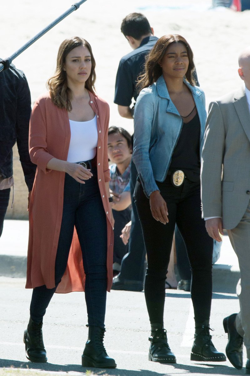 JAlbaFrance's tweet photo. #CANDID : @jessicaalba &amp; @itsgabrielleu sur le tournage du pilot de la série Bad Boys à Los Angeles ce 28 Mars. https://t.co/XGqCasXuH0 https://t.co/h43gq1l8jN