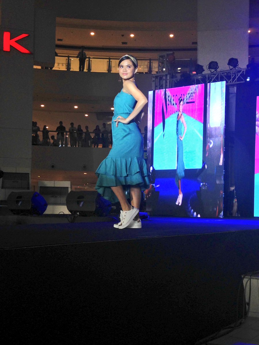 manilabulletin's tweet image. LOOK: Gerald Anderson, @MissMarisRacal, @Kbalinger, @iamKarenReyes17, Dianne Medina, and Rodjun Cruz strut the tropical flair this season with Skechers Summer 2018 sneakers collection. #SkechersMoveInStyle #SkechersPH