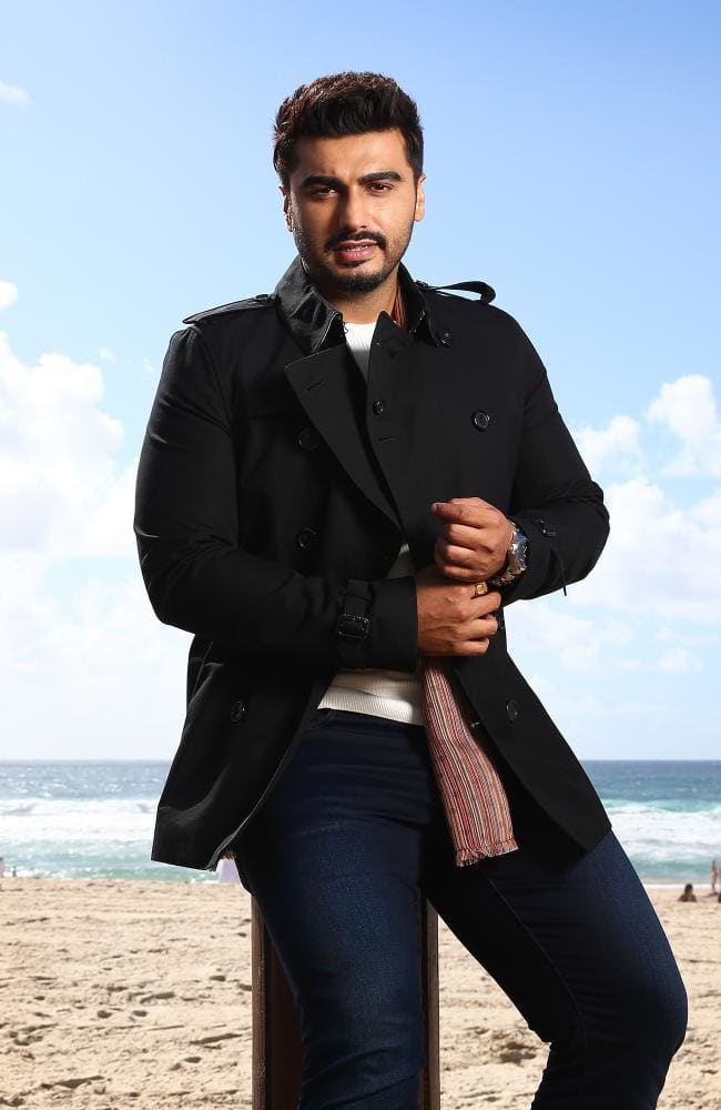 ArjunkOnline's tweet photo. [ PIC ] Superstar @arjunk26 turns cheerleader to inspire the nation !❤

#ArjunInAustralia | #LonginesMomentKeeper | #CommonwealthGames2018 | #Longines https://t.co/XY3Mfhughj