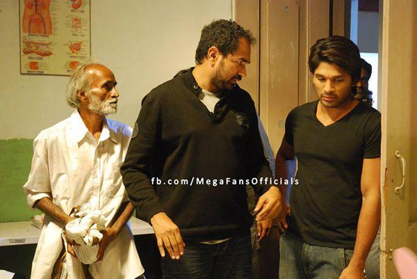 BunnyFreak3's tweet photo. RT @TrendsAlluArjun: Working stills of VEDAM movie 

#HBDBelovedAlluArjun https://t.co/citCx7JzPZ