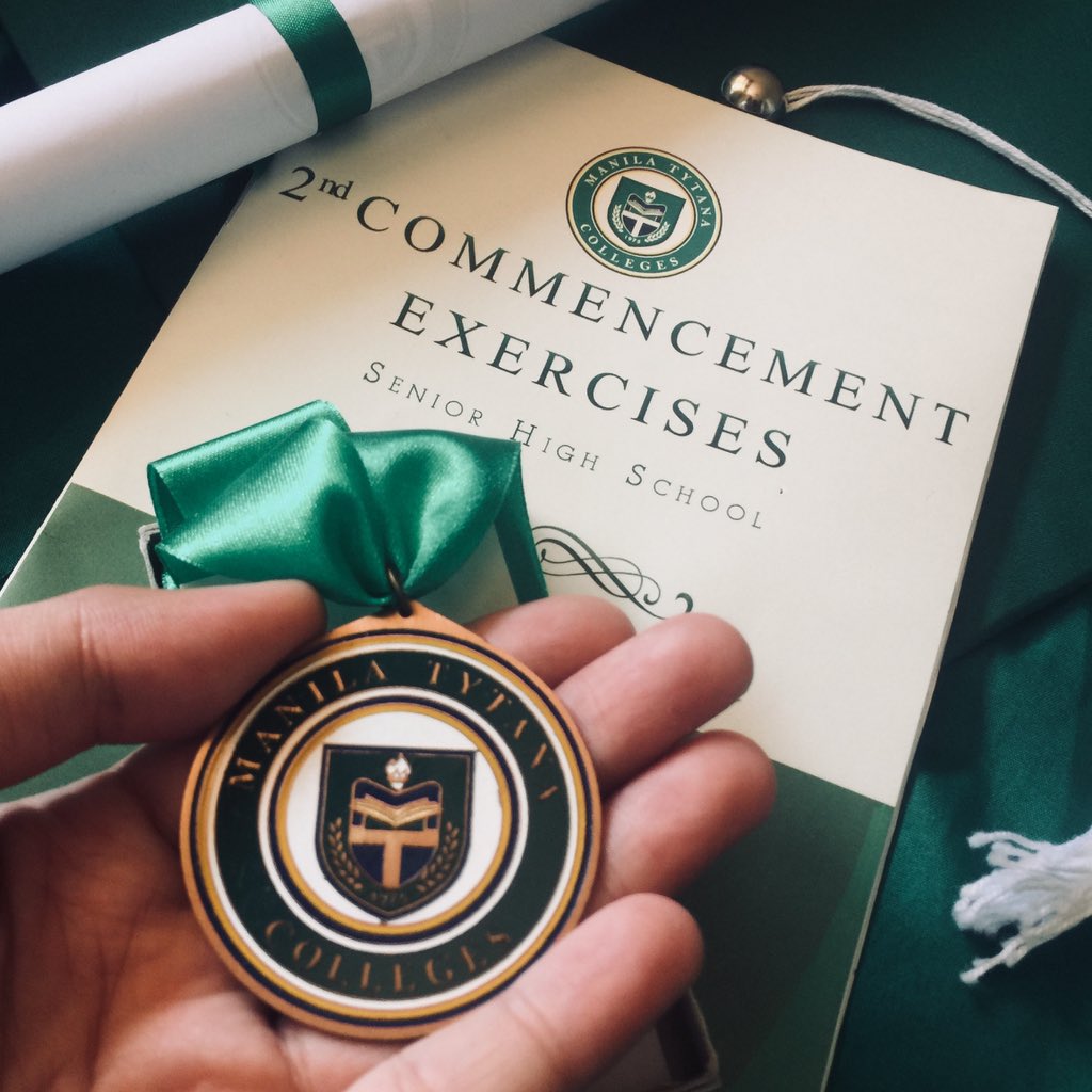 iamthomasroxas's tweet photo. Thank you lord for giving me more than I deserve ✨🙏🏼 #WithHonors #SeniorHigh https://t.co/2pQexIpr6N