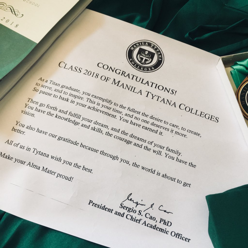 iamthomasroxas's tweet photo. Thank you lord for giving me more than I deserve ✨🙏🏼 #WithHonors #SeniorHigh https://t.co/2pQexIpr6N