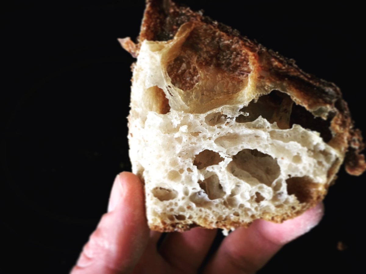 PabloMChef4's tweet photo. #pangalego #altahidratacion 95% solo #masamadre #galician #bread #highhydration #dough 95% only #sourdough #pandeverdad #realbread Un #galego en #Barcelona 🖖🏿 https://t.co/wlVUkI0NAP