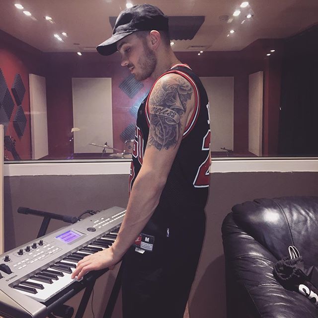 ItsJoeMayer's tweet photo. Happy Easter Y’all 🌺 🌹
#enjoyyourself #keepcollective
#springtime #eastersunday #familygettogether #foodday #ayianapa2018 #summerloading☀️ #inthestudiorecording #productionday #beautifulsunnyday #unsignedartist #recordingartist #comeandwork #tattoo… https://t.co/BakskoJUc2 https://t.co/FftYXrgcpF