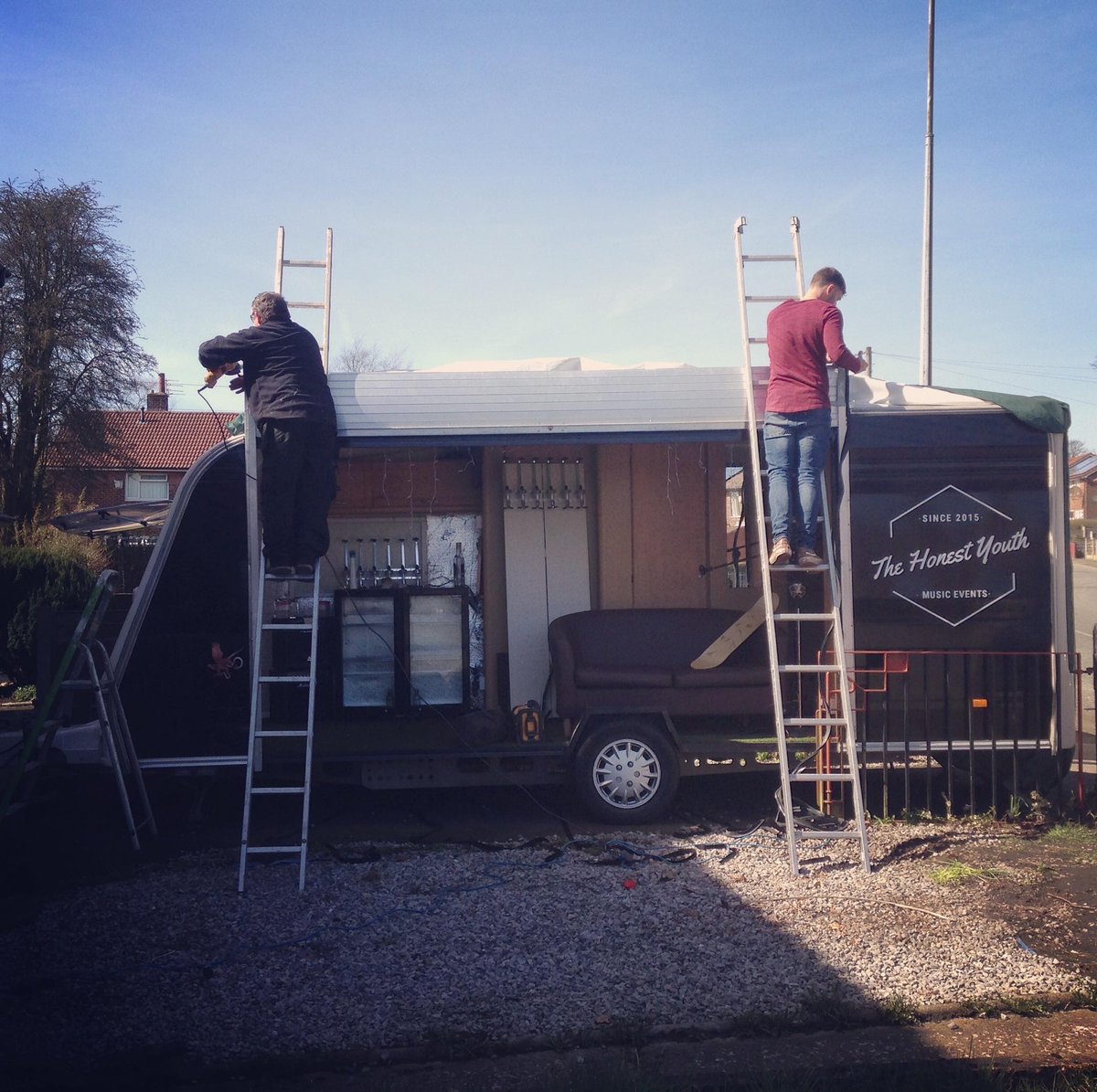 ThyHonestYouth's tweet photo. Working hard or hardly working! Cant wait for you guys to see what we've done! Remember to spread the word! And we'll see you soon! #THYlife #indiebuild #mobilebar #independentbussiness #Manchester #manchestermusic https://t.co/ANbLZZJ4NS