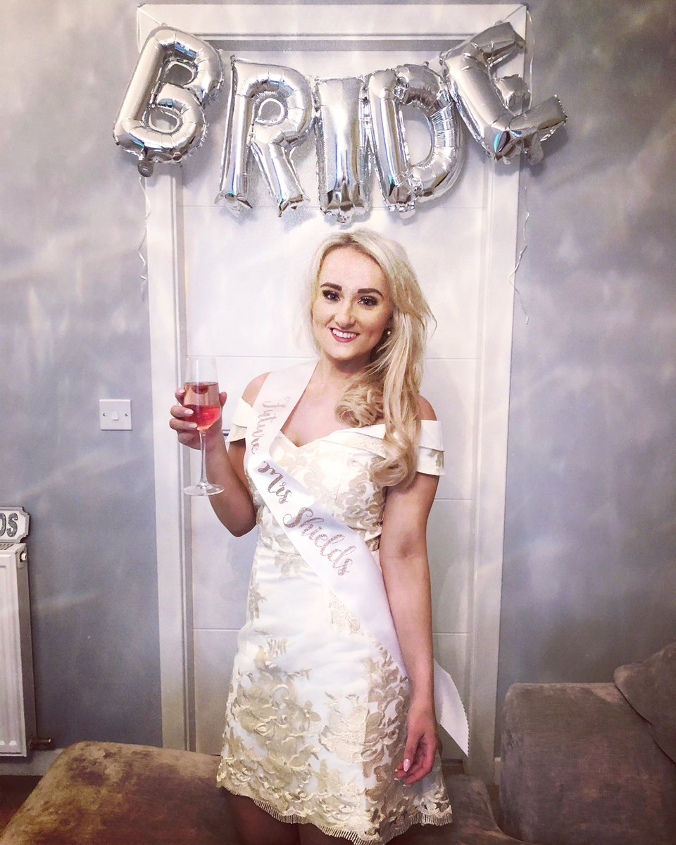 Berleyx's tweet photo. 🥂👰🏼❤️ https://t.co/ugmYlm4XHQ