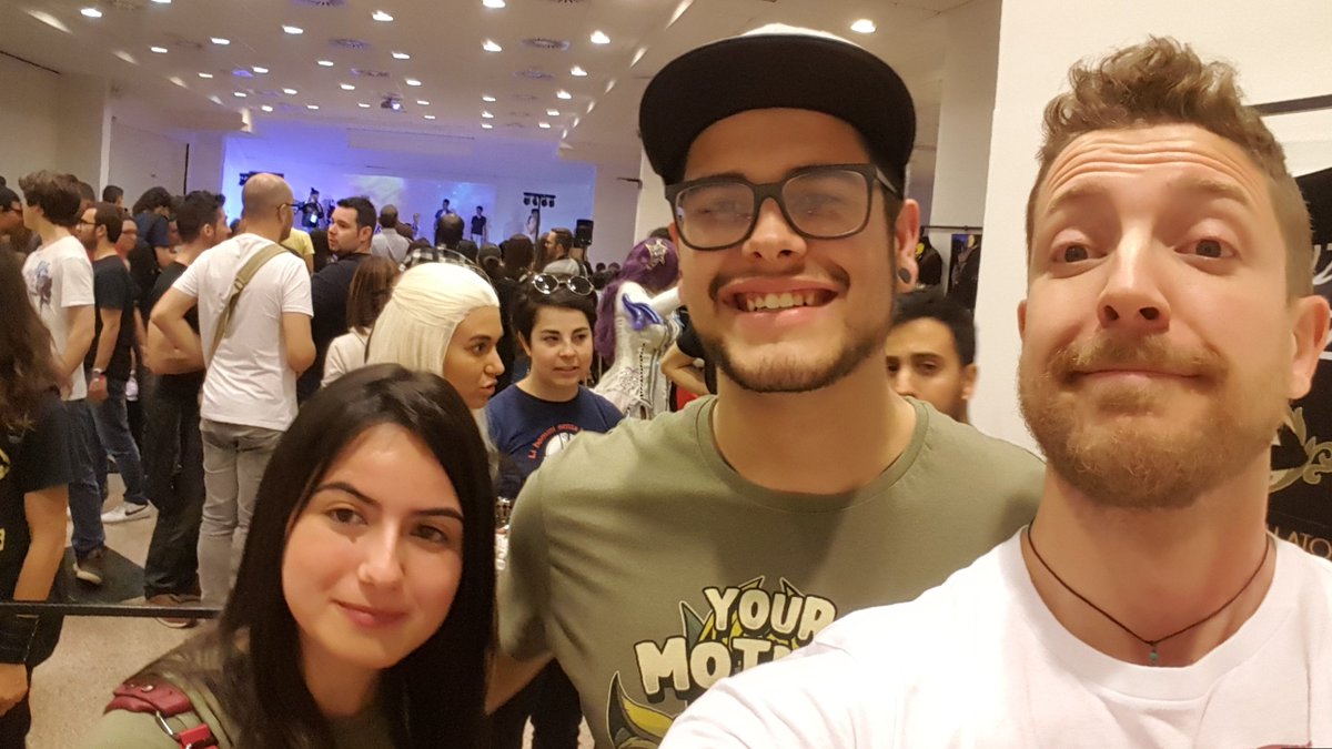 AlexCarta28's tweet photo. @yotobi Foto con Salmo risalente all'instore di Midnite e la foto con Merluzzo al Giocomix 2017 https://t.co/tfbq4DiSU8
