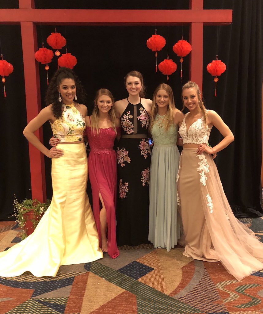 mw_volleyball's tweet photo. Senior 🏐 Wildcats at the Prom! 
💃🕺🏼@MWHSWildcats https://t.co/NxnpADesG4