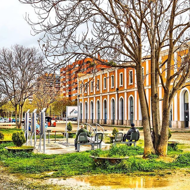 FotoWebLine's tweet photo. #Instagram By @davidjcc_zgz en https://t.co/v0sh0Xb1Nr - Centro cívico estación del norte #zaragoza #street
#streetphotography #urban
#createexplore #iphonex #perspective #hdr #hdr_lovers
#hdriphonegraphy #hdriphoneographer
#photooftheday #instagood
#unpaseounafoto #instaz… https://t.co/RUmMwJGS7q