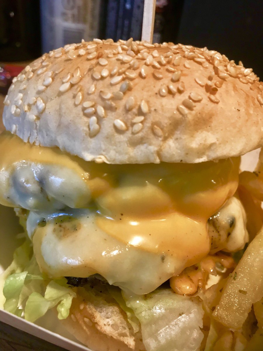WagyuLookinAt's tweet photo. Check out our epic #Yorkshire #Wagyu burgers at Stod Fold @deanclough👇Get yours. It’s good to be bad 😈 #NaughtyLunch #DirtyDinner #FoodPorn #streetfood #BurgerFix https://t.co/bt2K1tXuX8