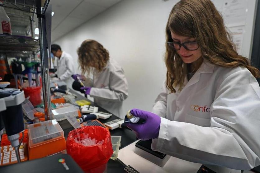 BostonGlobe's tweet photo. A startup called Confer Health wants to put a medical test lab on your bathroom counter. https://t.co/kny3EASOMy https://t.co/rED235KRs8