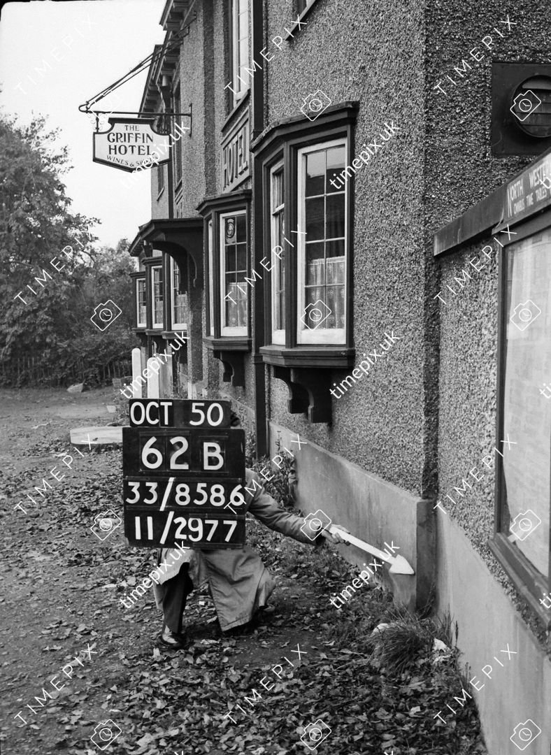Timepixuk's tweet photo. This #pubsunday we have the Griffin Hotel in Heald Green @theGriffinHG. As the area developed and the clientele changed so did the pub, and it looks almost unrecognisable now.
Can you find your favourite Greater Manchester pub on timepix? https://t.co/wM7W7Zxmxq