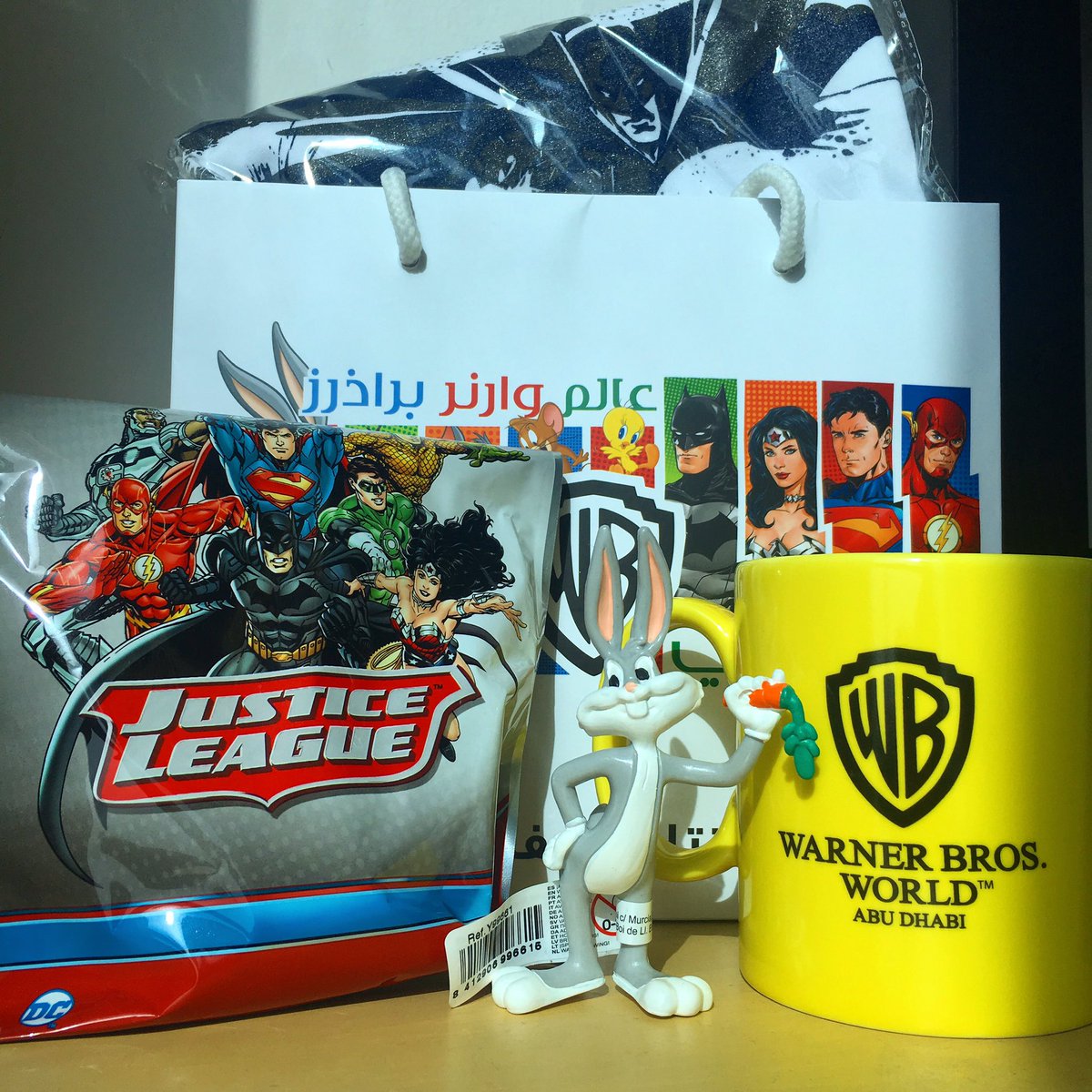 DaeratAnimation's tweet photo. بالتعاون مع مدينة ملاهي #WBworld نقدم فرصة ربح حقيبة هدايا خاصة! 😍💛

كل ماعليك فعله هو:
1- تابع حساب @wbworldad
2- ريتويت لهذه التغريدة
وأخبرنا اسم شخصيتك المفضلة من عالم Loony Tunes https://t.co/PzSuJil1vF