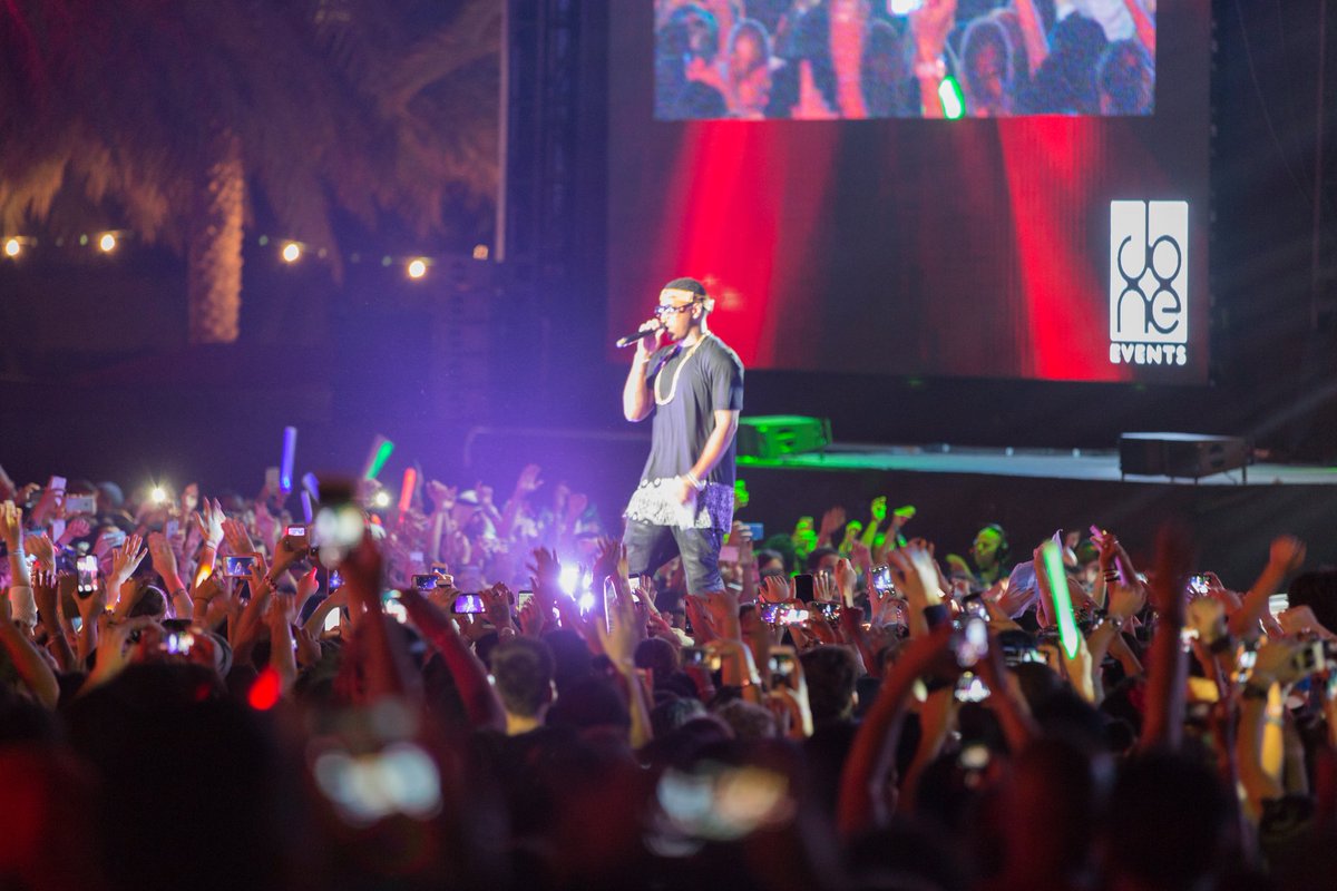 luminousae's tweet photo. ♬ And we danced all night to the best song ever! ♬

#onedirection
#EventPhotography https://t.co/FgbL1yXofk