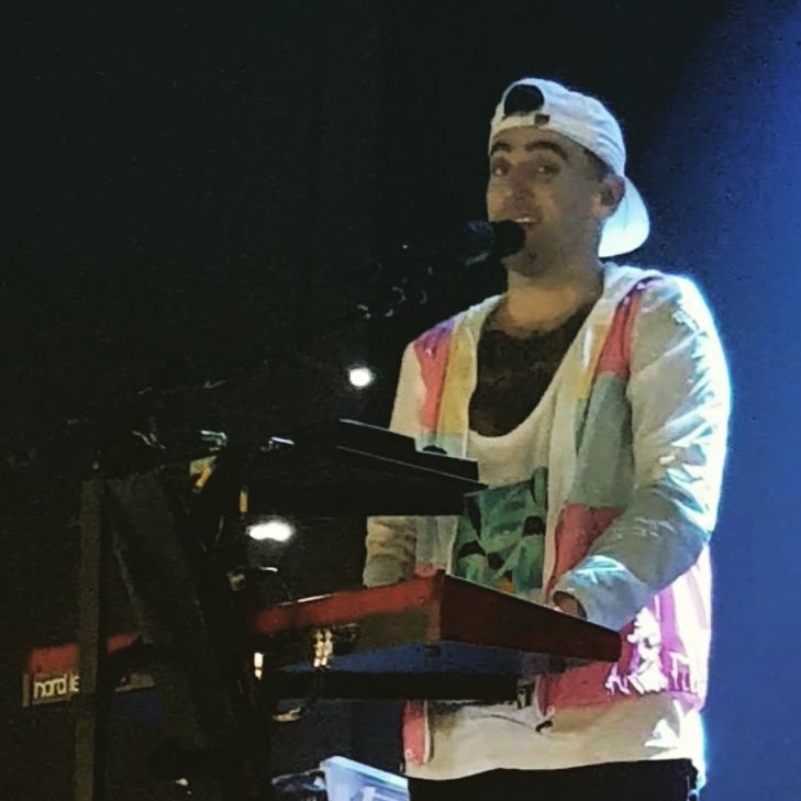 mia198725's tweet photo. @JacobHoggard love this pic i snagged at #CagelessTour in Sudbury. Cant wait till next time. #GoodnightNotGoodbye #IStandWithHedley https://t.co/rvOdR2zMUd