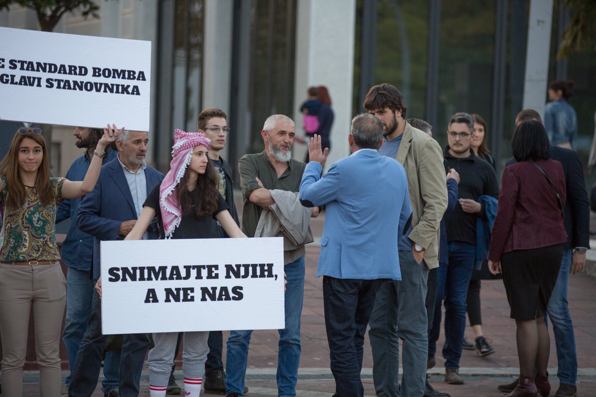 BojanicMladen's tweet photo. Predsjednički kandidat Mladen Bojanić, u svojstvu građanina, podržao je juče mirnu protestnu šetnju povodom svih bombaških napada, atentata i drugih drastičnih narušavanja bezbjednosti građana Crne Gore.

#predsjedničkiizbori
#PolitikaCG
#IzboriCG
#MladenBojanić
#DaZajednoMožemo https://t.co/3ipDyVlaDg