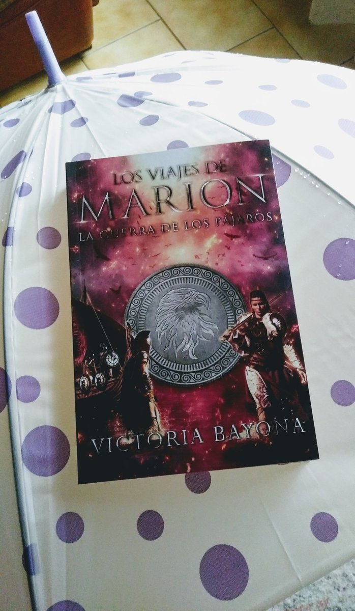 RONRBooks's tweet photo. ¡Buen domingo, personitas! Sil al volante para comenzar la #TweetReaction de mi lectura de #LaGuerradelosPajáros de @victoriabayona...porque fangirlear en solitario no tiene chiste. 😝 https://t.co/tbijoBMMIx