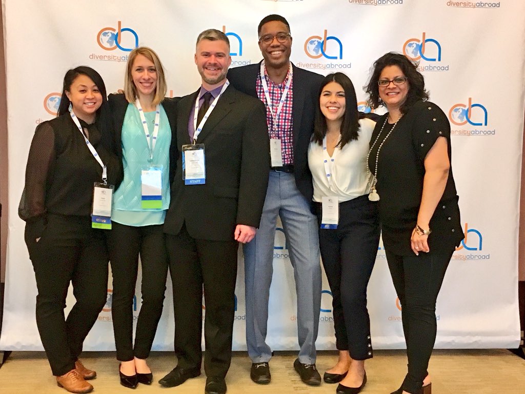 diversityntwk's tweet photo. #DAConf18 is officially underway! Follow @diversityntwk and RT this msg to be entered to win one of two grand prizes at our Opening Reception. You must be present to win. Good luck!! 🤗 https://t.co/SJpp9PeV8j