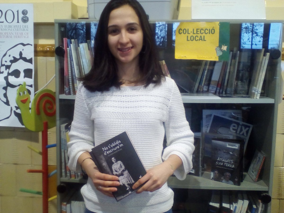 ed_tremendes's tweet photo. Fa uns dies, la tremenda Clàudia Bussé, va passar per la biblioteca de #celrà per deixar uns llibres signats.
Ja podeu adquirir la 2a edició de la seva novel·la "No t'oblidis d'escriure'm" al catàleg del nostre web:
https://t.co/xsJm1Lti4y

#somtremendes #claudiabusse @ajcelra https://t.co/oeKhL99GOM