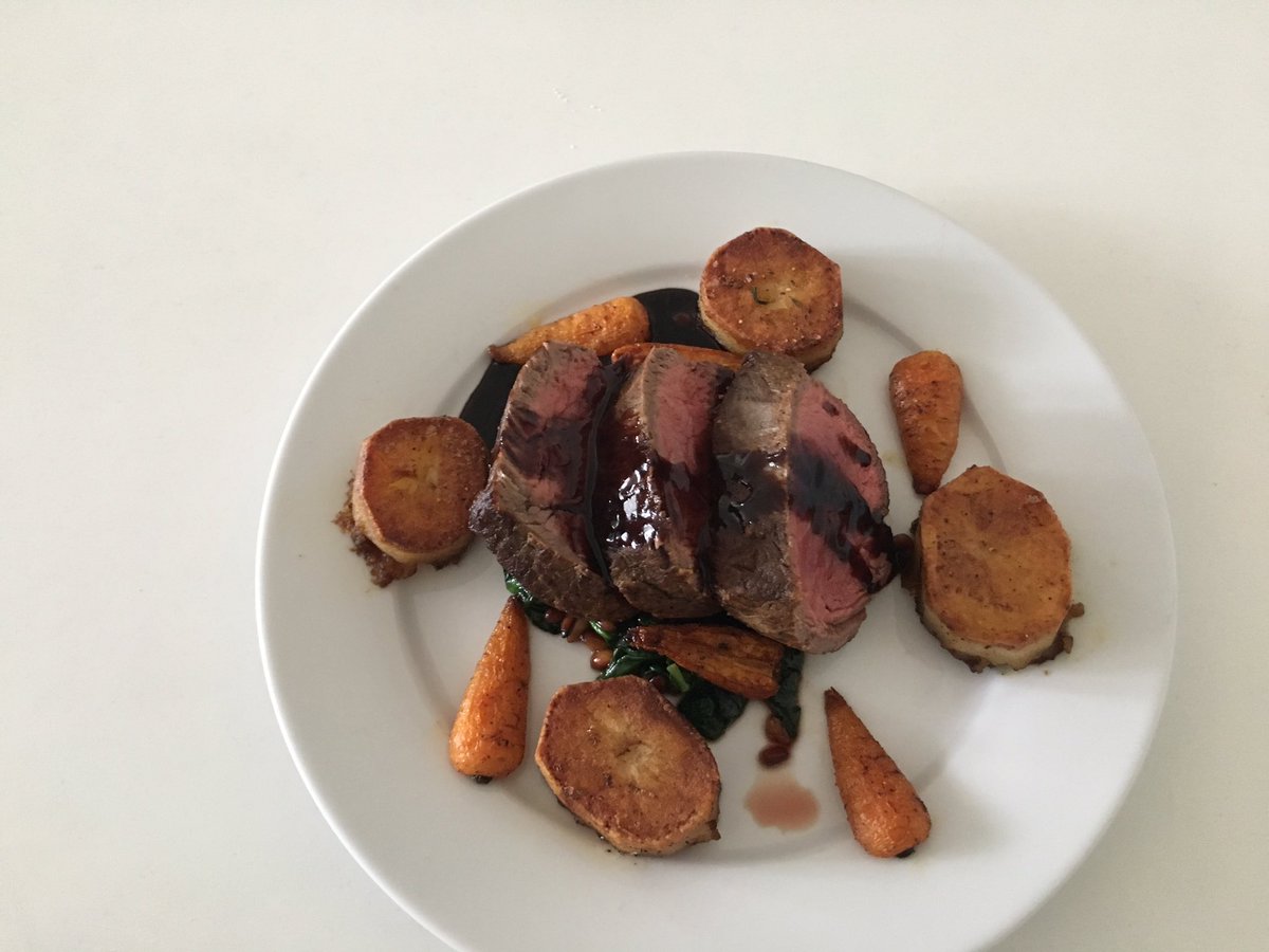 aaroncumminsNHS's tweet photo. New Sunday dinner recipe testing....Fillet of Beef, Spinach with garlic and pine nuts, cumin roasted carrots, fondant potatoes and a port and red wine reduction #masterchefwannabe https://t.co/szHsv26fvS