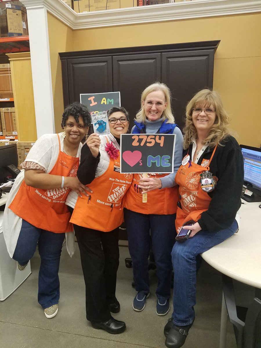 _Spears_Ashley's tweet image. Gayle winning a $100 gift card from the Perfect Kitchen contest! #PerfectKitchen #Rockstar #RecognitionandReward She is killing it!!! @PuksztaMartha @bobsaniga @RRadakovitz @WMTKD1 @scottclittle @JillMeloche @45thriller