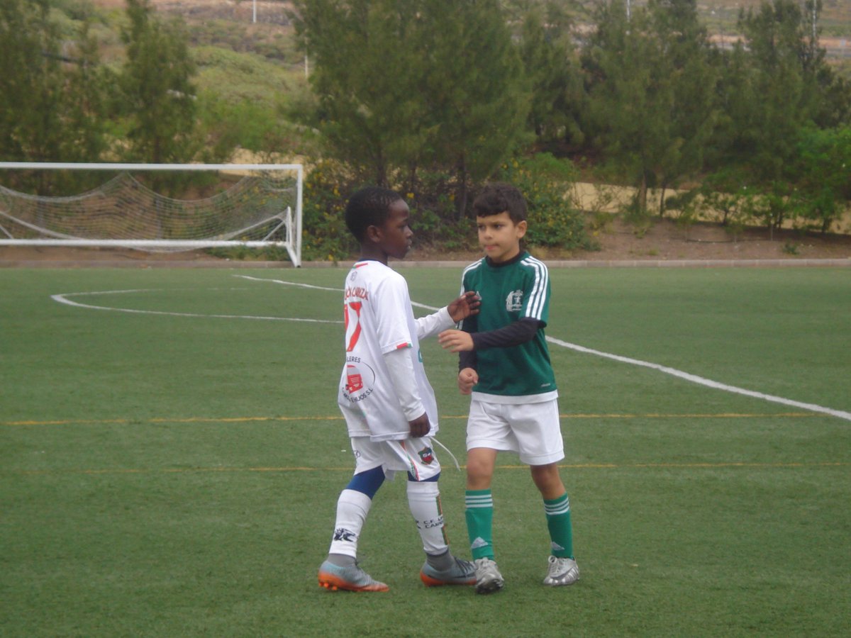 cfucarrizal's tweet photo. Categoría Pre-Benjamín

 CFU Carrizal    2 –  CF Majoreras  1

EL CARRIZAL TUMBA AL LÍDER Y APRIETA LA LIGA

 Los blancos dieron un golpe en la mesa al superar en la jornada de ayer al Majoreras. Domingo Nepi y Aitor Cruz con un golazo resolvieron el choque. https://t.co/nZsUq4N24M