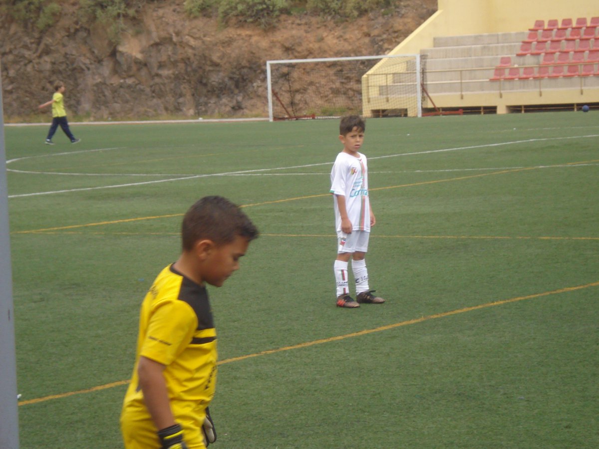 cfucarrizal's tweet photo. Categoría Pre-Benjamín

 CFU Carrizal    2 –  CF Majoreras  1

EL CARRIZAL TUMBA AL LÍDER Y APRIETA LA LIGA

 Los blancos dieron un golpe en la mesa al superar en la jornada de ayer al Majoreras. Domingo Nepi y Aitor Cruz con un golazo resolvieron el choque. https://t.co/nZsUq4N24M