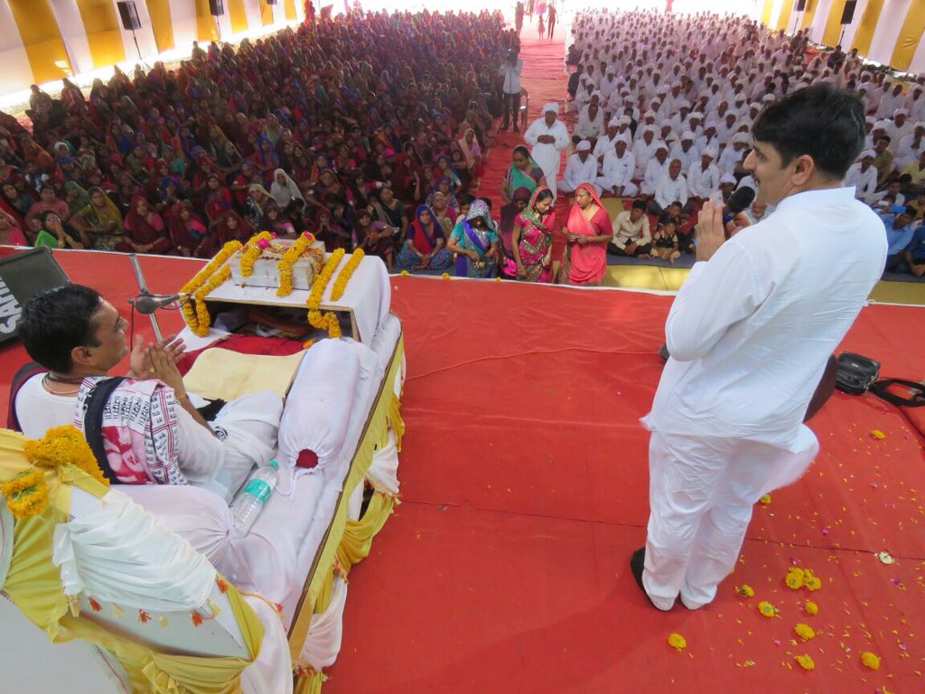 Pictures from a Katha in Patan which I attended earlier today. This type of religious events are an important avenue for community building and stronger bonds in society.