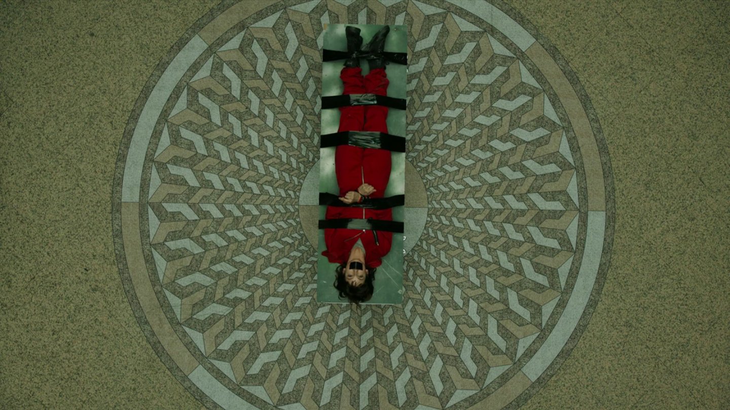 pierna pista pirámide Alex Rodrigo ❤️🖤 on Twitter: "Capítulo 10 (1 de la parte 2). La cámara sentencia a nuestros personajes a través del plano cenital. Sin piedad. De forma casi determinista. #Curiosidades #LaCasaDePapel https://t.co/mZ4JCBtKSO" / pierna pista pirámide Alex Rodrigo ❤️🖤 on Twitter: "Capítulo 10 (1 de la parte 2). La cámara sentencia a nuestros personajes a través del plano cenital. Sin piedad. De forma casi determinista. #Curiosidades #LaCasaDePapel https://t.co/mZ4JCBtKSO" /