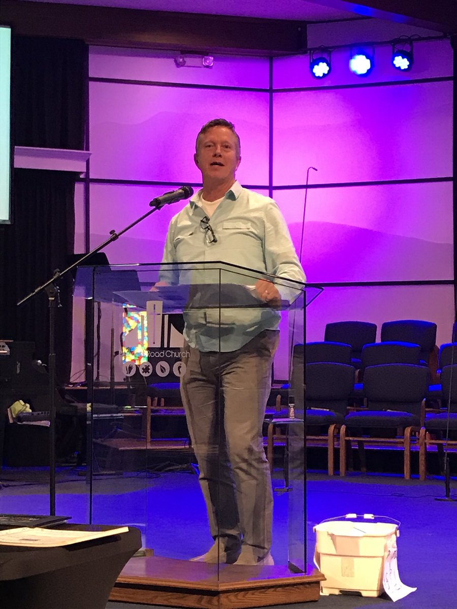 ChamberYL's tweet photo. Robert Green, FCA, speaking to Chamber Youth Leadership graduates! #extraordinaryinfluence https://t.co/ZlYGJO9YnC