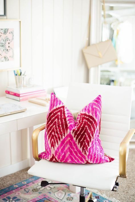 WeRentDMV's tweet photo. It's amazing what a little color can do to Brighten Up Your Apartment Decor For Spring - Apartminty https://t.co/NOIfSAHXZw #ApartmentLife https://t.co/AIRQbdkBl6