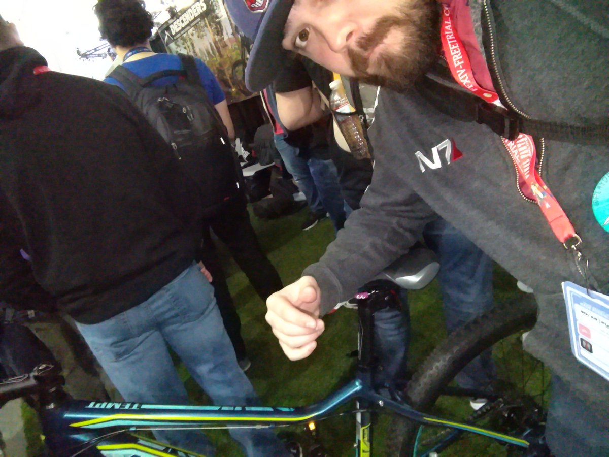 Sethman34614's tweet photo. Let's get this raffle!!! @CBGiantBoston https://t.co/POmCjVxheG