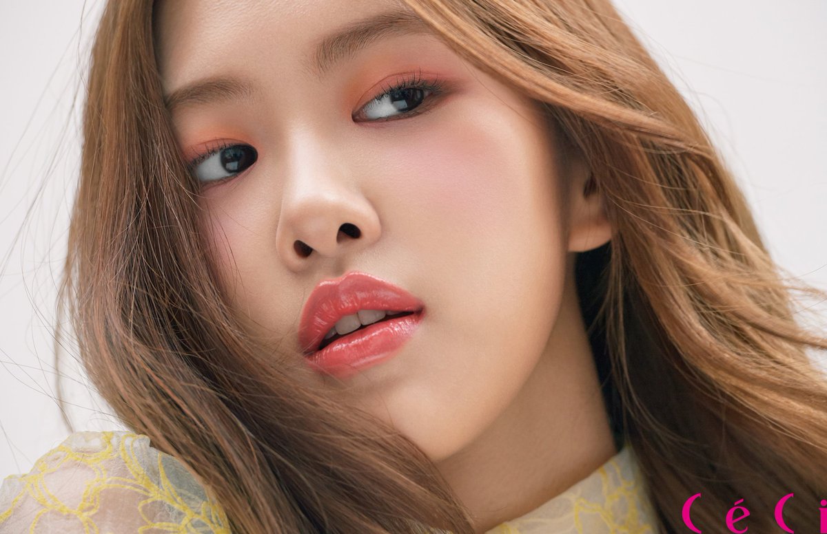 rosegaIIery's tweet photo. ceci korea, march edition ✧˖°•
#블랙핑크 #로제 https://t.co/xGxXevLA3h