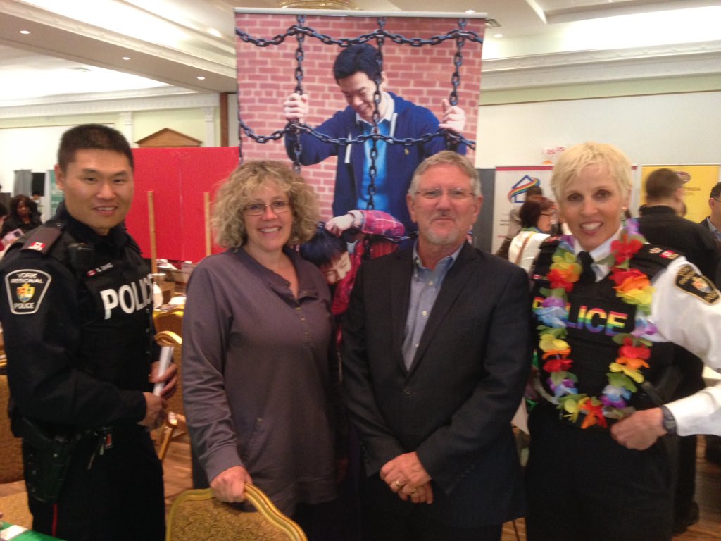 YRP's tweet photo. Great community partners on hand today to help us celebrate. Thanks to @VS_York_Region , the Al Nadwa Islamic Centre, @PflagYorkRegion and @BBBSYork for joining in the celebration. #IntDayYRP #ItTakesAVillage https://t.co/FoaJOpB5SE