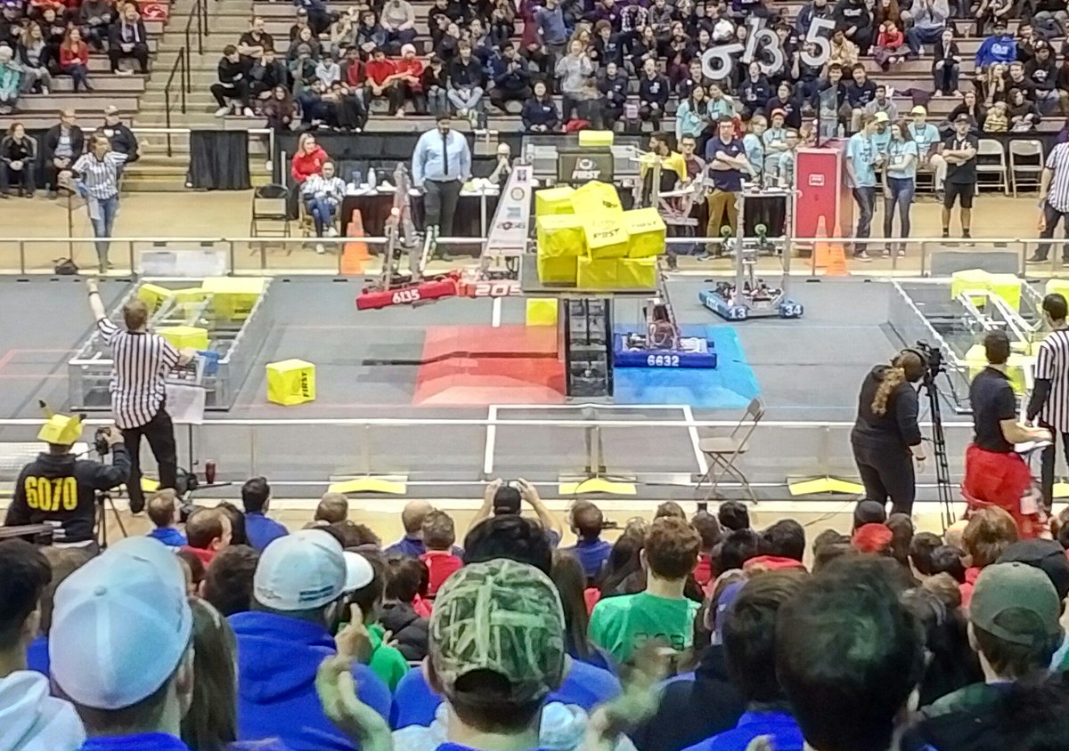 jeffbeattie2014's tweet image. Hey @arctos6135, need a lift?
@frc2056's red alliance wins 566 to 262 with Team 6135 and @frc1241 in quarter-finals at #TheBigMac 
@McMasterEng @OP_HWDSB @RoboticsHWDSB @HWDSB_athletics @HWDSB