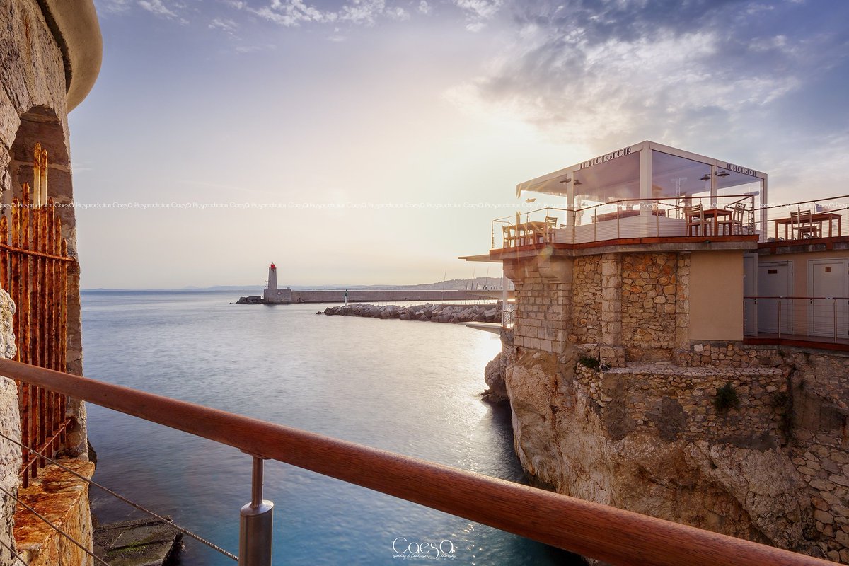 Le plongeoir Nice 
Book your #phototours on the #frenchriviera with
Caesapicsproduction.com
@VisitCotedazur @LePlongeoir @AlpesMaritimes #cotedazurfrance #photography #landscape #heymeteofrance #Lighthouse #LuxuryProperty #luxury #Nice06 #southfrance #Ambassador #luxurylife #nice