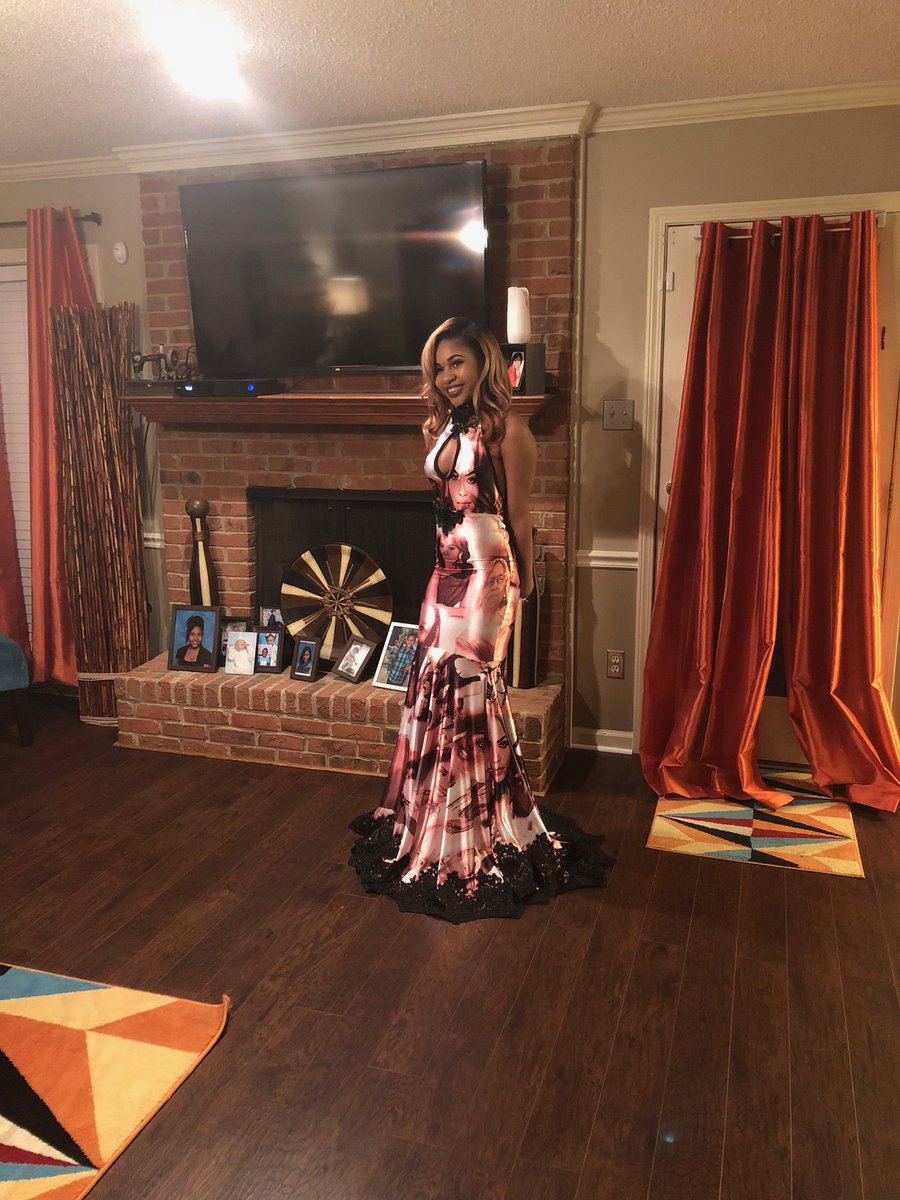 skymarie00's tweet photo. Took my black queens to prom w me #theclosingstatement #thestationassassination https://t.co/ybilcgPEGg