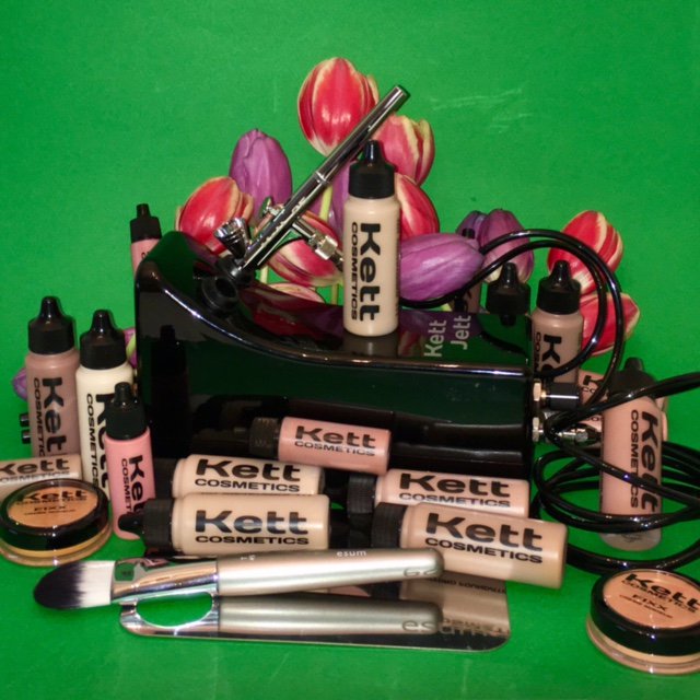 kettcosmetics's tweet photo. #HereComesTheBride Are you airbrushing your brides yet? Take your artistry to a new level with Kett Airbrush workshops! #bridalmakeup #airbrushmakeup #confidence #beauty #bridalbeauty #precision #bridalmakeupartistry #makeupkit #airbrushmakeupartist #esum https://t.co/iHgBil1GMY