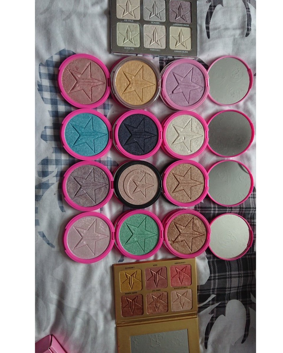 512_lyndsay's tweet photo. I love @JeffreeStar highlighters 💕 will complete my collection soon 🤗😍😍 https://t.co/ZZILmaZgbh