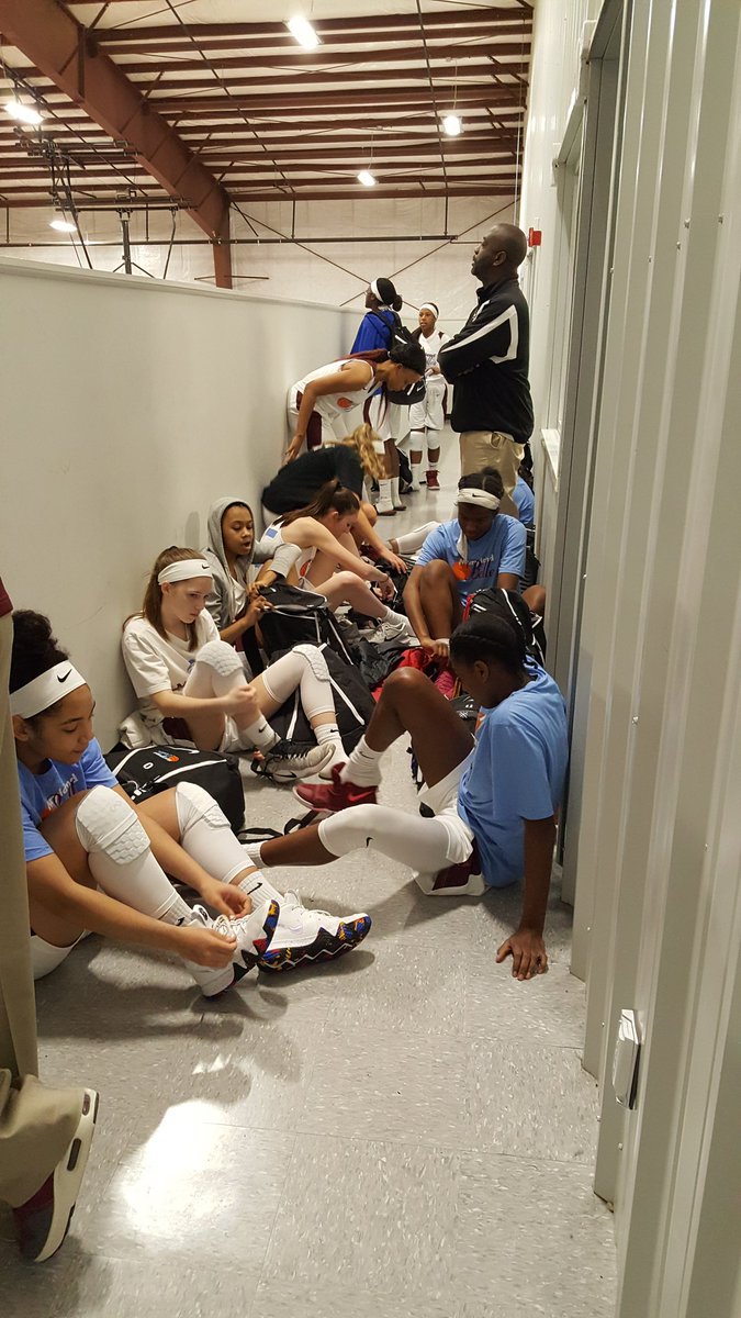 MDBelles2021's tweet photo. Incredible weekend with this group of young ladies! Don't let those sweet faces fool you, lol. They are a bunch of DAWGS!!! ππ―π₯ 4-0 at USJN East Qualifier #Undefeated #BellesUp #BeDifferent ππ https://t.co/0uu5cGEYtE