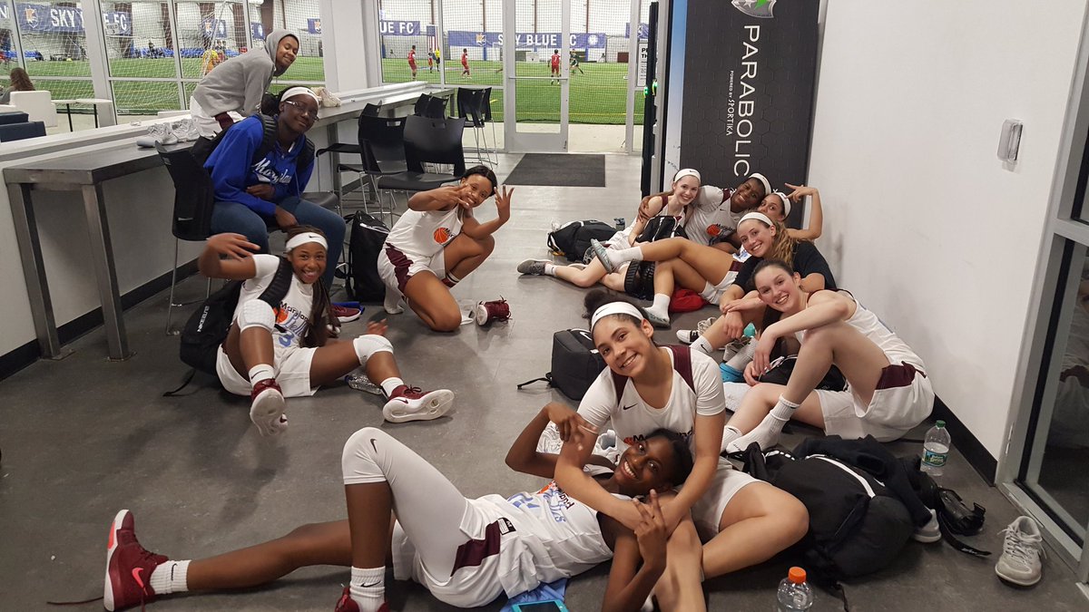 MDBelles2021's tweet photo. Incredible weekend with this group of young ladies! Don't let those sweet faces fool you, lol. They are a bunch of DAWGS!!! ππ―π₯ 4-0 at USJN East Qualifier #Undefeated #BellesUp #BeDifferent ππ https://t.co/0uu5cGEYtE