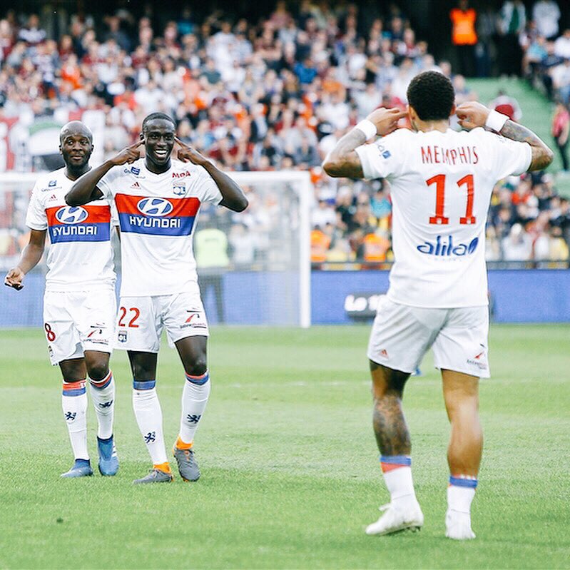 Memphis's tweet photo. 5 goals , 3 points , job done! All glory to god. 👉🏽🙎🏽‍♂👈🏽 https://t.co/PLn7hIiK2q