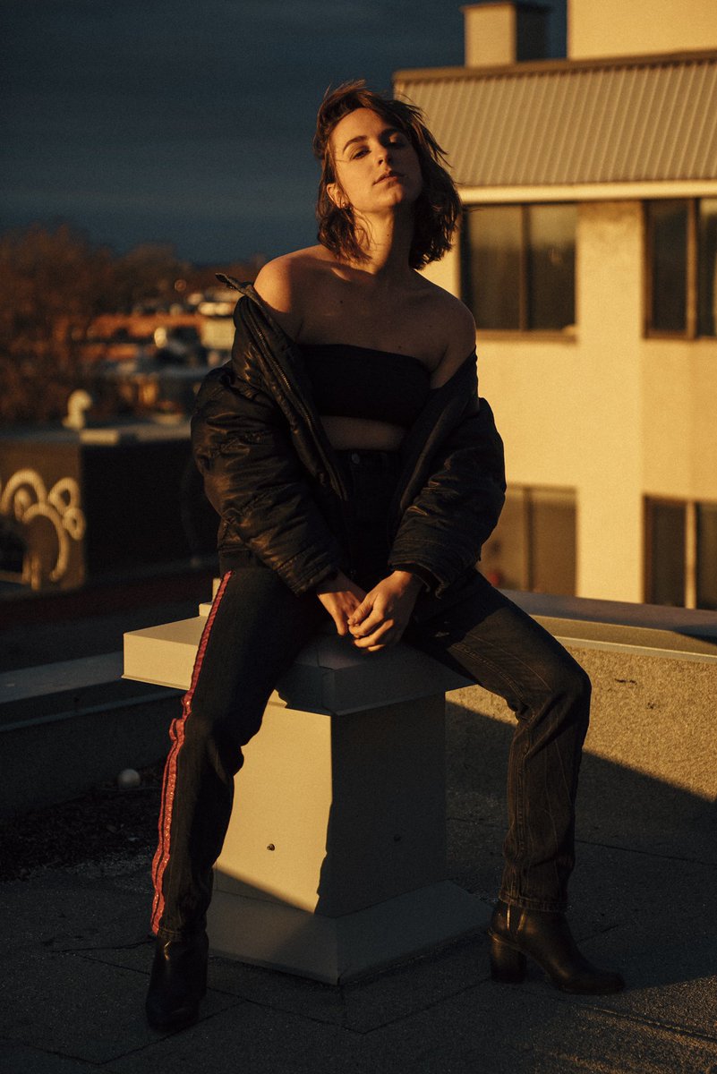 Mon premier EP "Goal : A Melody" sera disponible partout officiellement ce 11 mai. Captez-moi en direct ce mardi sur les ondes de <a href="/tarmac/">tarmac</a>  <a href="/RTBF/">RTBF</a> avec la@TeamJVSMR pour parler rap et présenter des nouveaux morceaux. #gauffre #frite #atomium #blindé #worldwidefranco