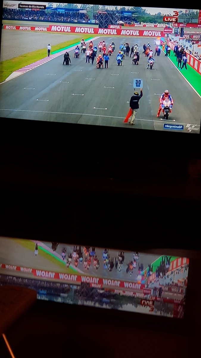 SimoIljic's tweet photo. Presmijesno 😀 Prvi put u istoriji! #skmotogp @serceg https://t.co/ohHKFkg3N5