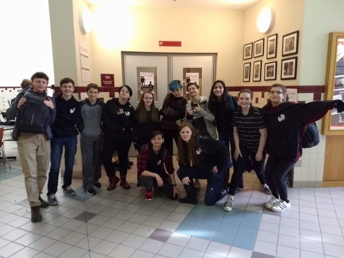 gdplayers's tweet photo. Freshmen, Sophomore, and Junior spirit photos. #gdrsdchat #gdstrong #artsmatter https://t.co/xrabvyvZmx