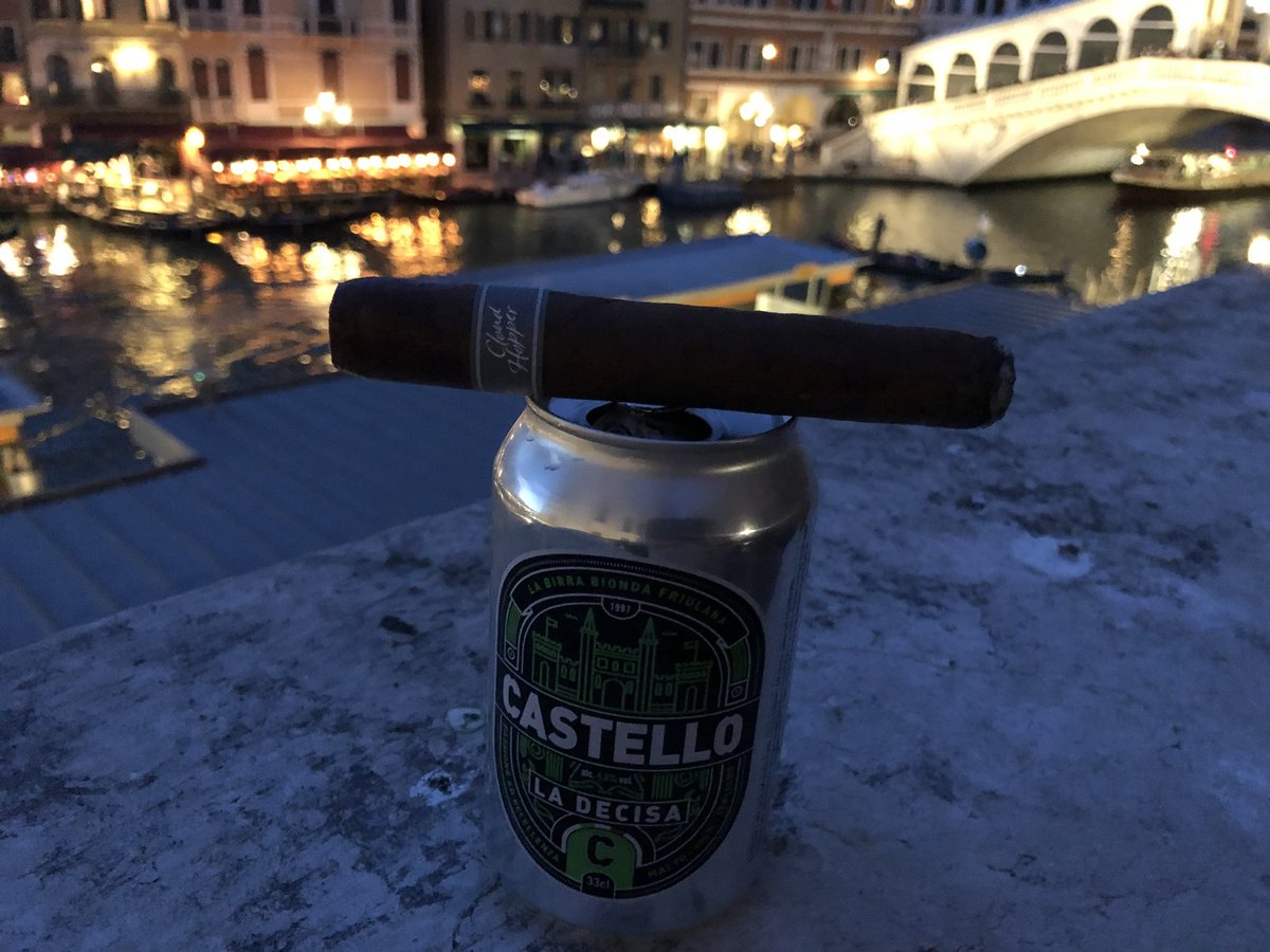 mlobaza15's tweet image. Enjoying a @warpedcigars  #cloudhopper #warpedcigars #Castello in Venice Italy 🇮🇹 Caio 🇮🇹