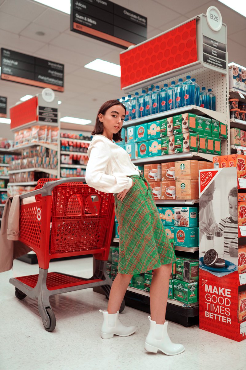 obidinzeribe's tweet photo. I followed this random lady around Tarjay(Target) #SaigeFromTarget ⭕️ https://t.co/U66aTckFCE