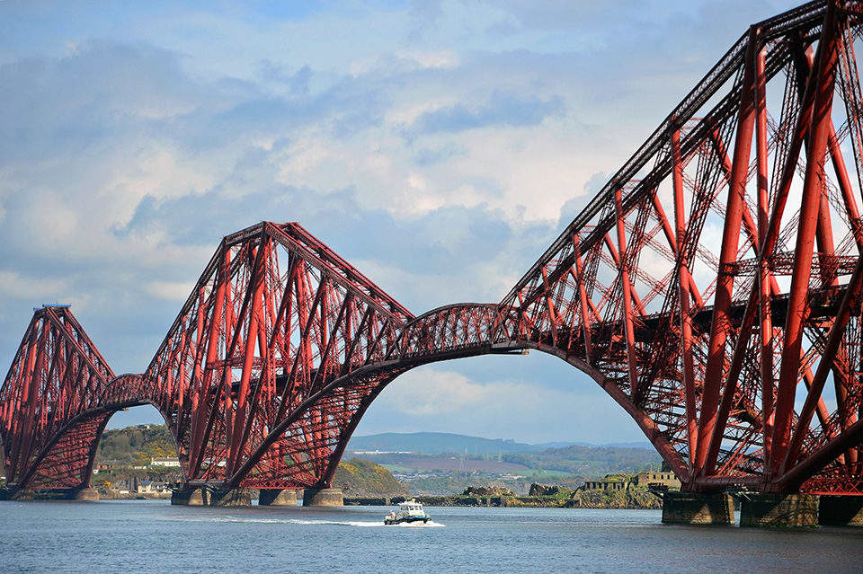 taitbw's tweet photo. Just signed up for the 2018 #forthswim with @VigourEvents. It means I get to swim alongside this beauty in Sept!! Can't wait! #OpenWaterSwimming https://t.co/8vdKD8Jav0